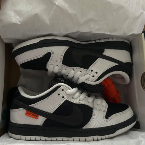 TIGHTBOOTH x Dunk Low SB
